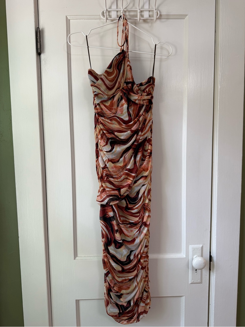 En Saison One-Shoulder Ruched Dress in Brown & Cream Swirl